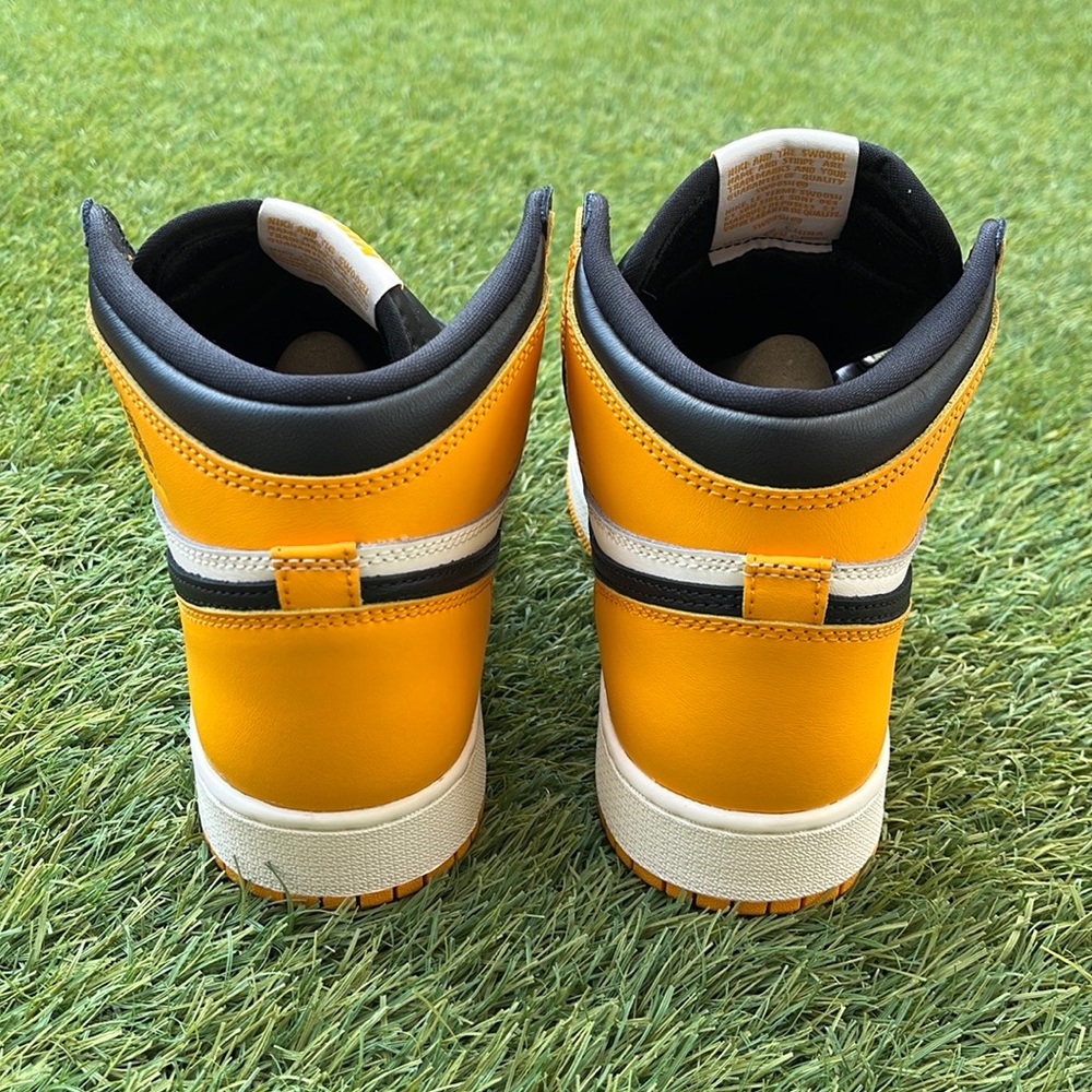 Air Jordan 1 Retro High OG - Picture 4 of 5